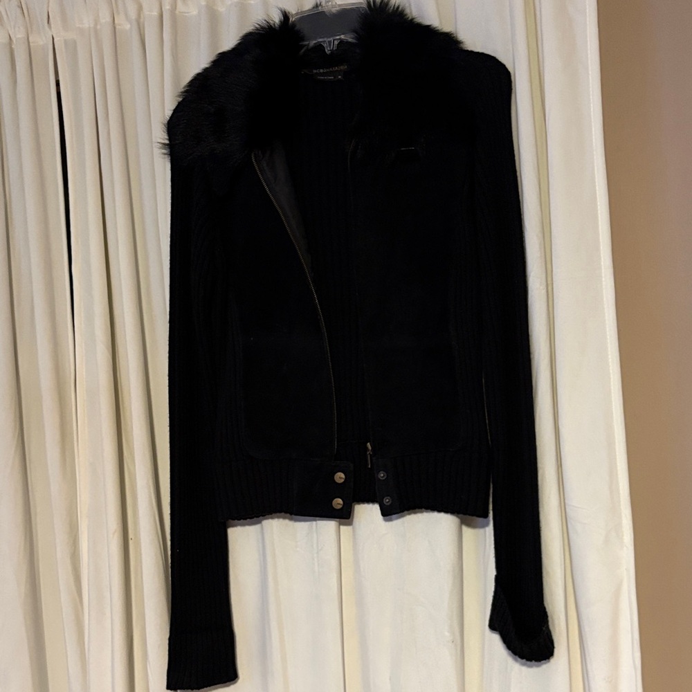 BCBG Women's Black Jacket with Faux Fur Collar - Very Good Condition Nonsmoking